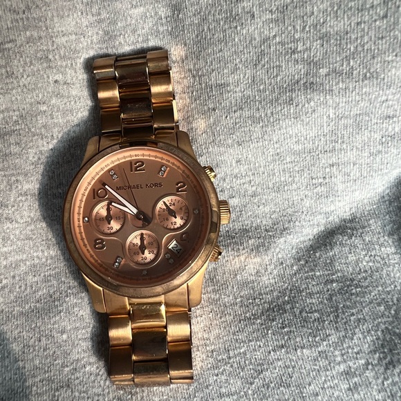 Michael Kors Rose Gold Limited Edition Watch - Picture 2 of 7